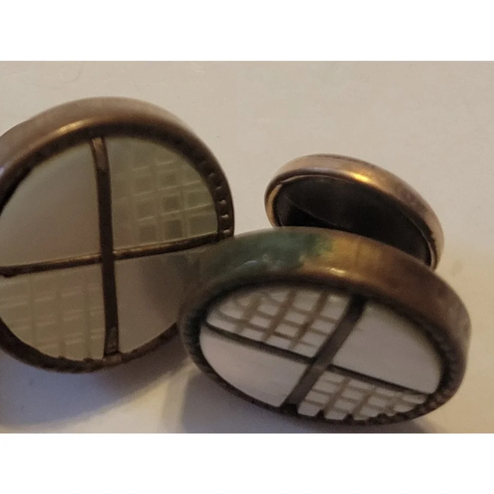 Vtg Est. Pair of Cufflinks Mother of Pearl & Metal Criss Cross‎ Classic Jewelry